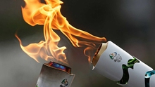 Cảnh sát phải sử dụng hơi cay để dọn đường cho lễ rước đuốc Rio 2016